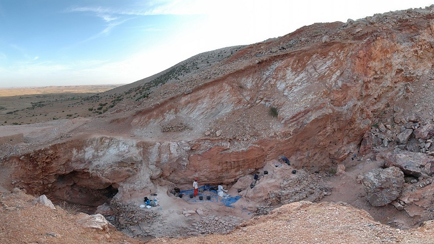Yacimiento de Jebel Irhoud en Marruecos. En su momento el yacimiento fue ocupado por homínidos tempranos, podría haber sido una cueva, pero la roca que la cubría y mucho del sedimento se retiró en la década de 1960. Foto: Max Planck Institute for Evolutionary Anthropology